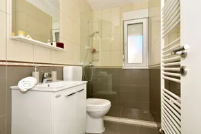 PALM BEACH Appartement 3-luxe avec vue sur la mer pour 4 + 2 personnes, à 10m de la plage de galets - Image 4