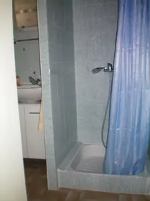 T2 dans maison de village - Image 4
