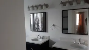 Entire 4 Bedroom Home with easy access - Image 5