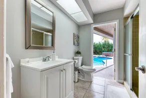 Casa Del Sol Pool Bungalow Sleeps 8 Near Beach - Image 5