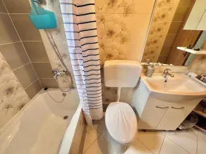 Holiday apartment with large balcony and sea view - Image 4