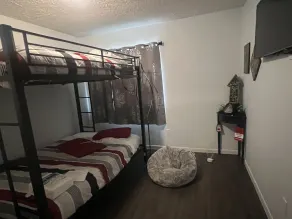 Home away from home..spacious but cozy for the whole family. King size beds - Image 5