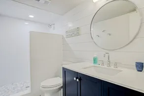 Upscale Oceanfront Condo with Panoramic Views and Pool - Image 5