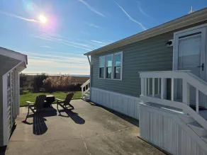 Bayfront cottage offers amazing views of the water and Assateague Island - Image 5