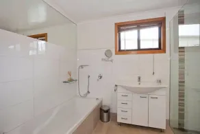 Great Ocean Road, Fairhaven holiday house, ocean views and pet friendly. - Image 4