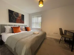 3 Bedroom New House with Wi-Fi Sleep 5 By Home Away From Home - A - Image 4