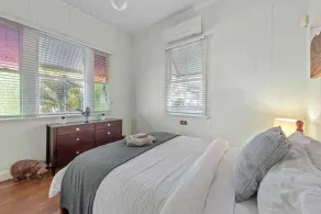 Comfy Character QLD’r ~ 3Bed House w/Parking - Image 5