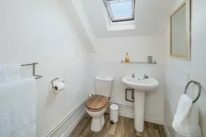 3 BR Central Cowes, Sleeps 8, Sea Views, free parking, ferry voucher LONG TERM DEALS AVAILABLE - Image 4