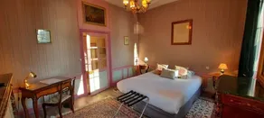 Family chateau in the heart of an estate - Image 4