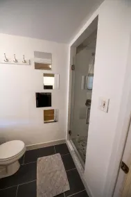  Big and Comfy in Forest Hills\\Cleveland Park by the Metro & Zoo! King Size Bed! - Image 3