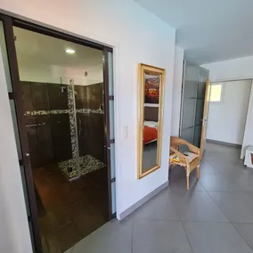 BEAUTIFUL MODERN VILLA WITH SWIMMING POOL sea view 400 m from the beach - Image 4