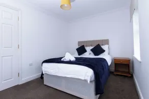 Tranquil Riverside Retreat in Norwich - Image 4