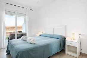 Appartamento 'Bajo Con Jardín Privado Atalanterra' con vista mare, piscina in comune e Wi-Fi - Image 4