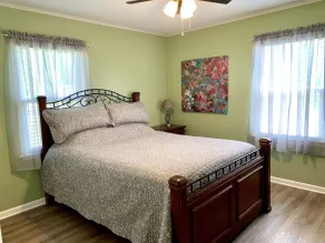 “House In The Grove” Private, comfortable, squeaky clean! - Image 4