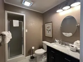GR9 - Mountain Harbor King Guest Room on Lake Ouachita - Image 3