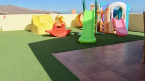 Traumvilla mit eigenem Tennisplatz, beheiztem Pool und Kinderspielplatz - Image 2