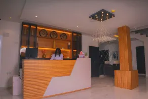 HomeWorth Hotel - Image 3
