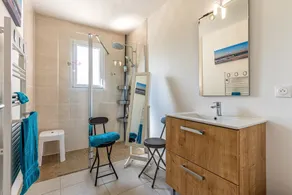 Beautiful Villa 500 m from the Lake with Pool and Air Conditioning - Image 3