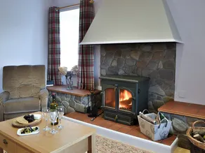 2 bedroom accommodation in Urray, near Dingwall - Image 2