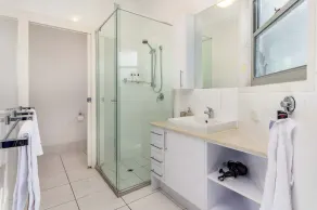 Keith's on Sylvan Beach. Stylish 2BR unit with awesome Pumistone Passage views. - Image 4