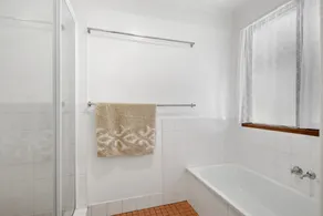 Pet friendly property with water views - Image 3