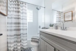 Beautifull *4BDR/ 2Bath *Home Close to Parks and Downtown! - Image 2