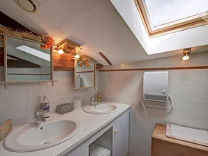 Cottage with garden in a rural setting, pets allowed - Image 2