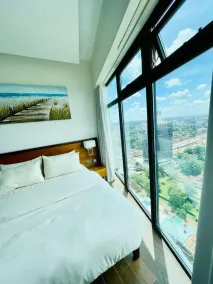 Tastefully furnished apartment with beautiful views - Image 5