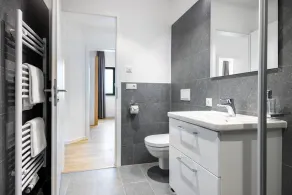 High-quality 3-room apartment for 5 people located in the old harbor of Wismar - Image 4
