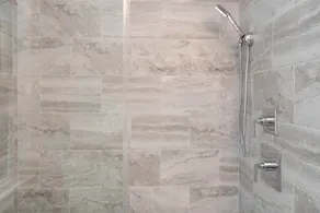 Luxurious Contemporary Near The Lagoon - Image 3