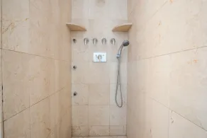 NEW LUXURY PENTHOUSE CONDO - Image 5