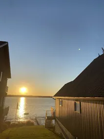 Waterfront Cottage mit Zugang zum Dock und schöner Aussicht von einem großen Deck - Image 2