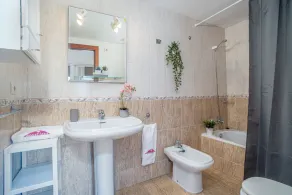 Luxurious Apartment in Empuriabrava with Sea View - Image 4