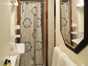 2 bedroom accommodation in Bala - Image 3