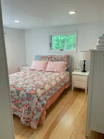 Lovely Waterfront Cottage, Dog friendly, 4 miles from Town and Ocean - Image 4