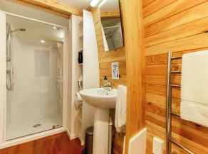 Onetangi Forest Chalet - Image 2