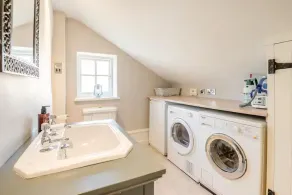 Cottage Sleeps 6 With Parking and Garden - Image 3