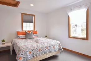 12218 - Beautiful Views of Cape Cod Bay Access to Private Beach Easy Access to P-Town - Image 3