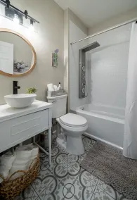 The FarmHouse 3bd/2ba B&B in MO Wine Country & Katy Trail - Image 4