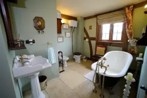 Baronial Hall Set i 7acres med privat uppvärmd pool och 6 sovrum alla med eget badrum - Image 4