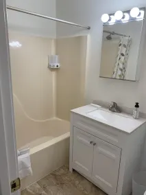 COZY GET AWAY, WALKING DISTANCE TO QUAINT PORTSMOUTH 1BR apartment - Image 4