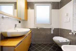 Appartamento vacanze \"Casa-Lago Suite\" con vista sul lago, piscina in comune e Wi-Fi - Image 3
