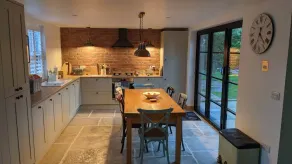 Cosy 2 Bedroom Coach House - Image 5