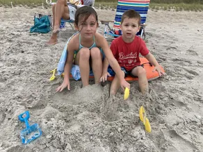 Family resort atmosphere on beautiful Atlantic Beach, North Carolina - Image 3
