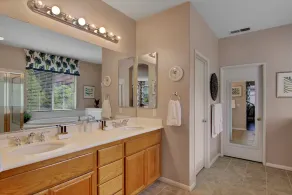 Spacieux Oceanside Family Home - Image 3