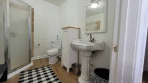 Beautiful, peaceful country guest house with pond - Image 3