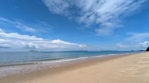 Luxury 3BR House With Direct Access To Private Beach - Image 3