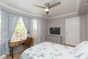 Private Brandon Oasis  Family home w/ Full outdoor kitchen & Bar+ Game room     - Image 5
