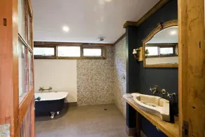3 bedroom eco house on 160 acre property with private garden and river frontage - Image 2