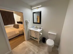 Modern Two Bedroom Apartment with City Views - Image 4